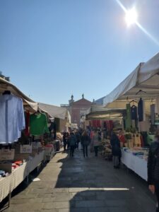 パドヴァ 広場で開催される市場