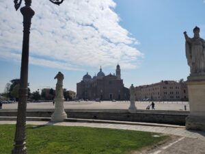 サンタ・ジュスティーナ修道院の外観