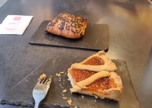 ミラノのバールで朝ごはん