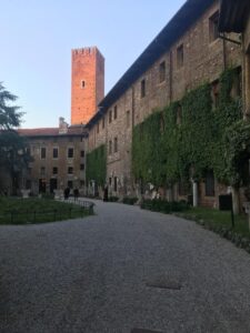 オリンピコ劇場中庭